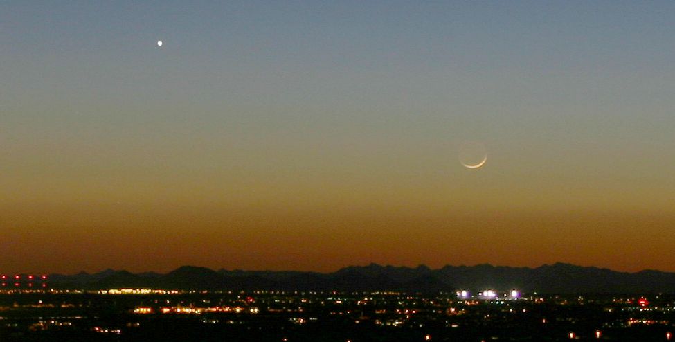 Crescent moon and Venus in the evening sky
